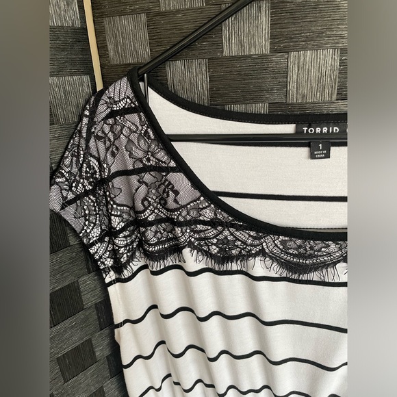 Torrid Size 1 (equivalent to a size 14/16) dress - Picture 3 of 7